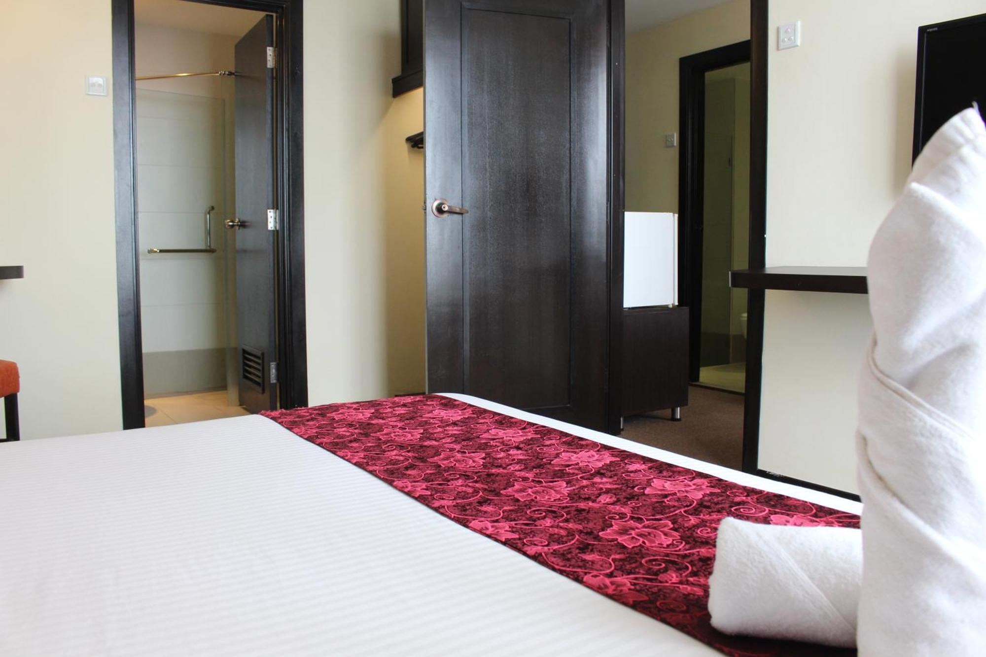 Paradise Spa Hotel Петалинг Джая Екстериор снимка