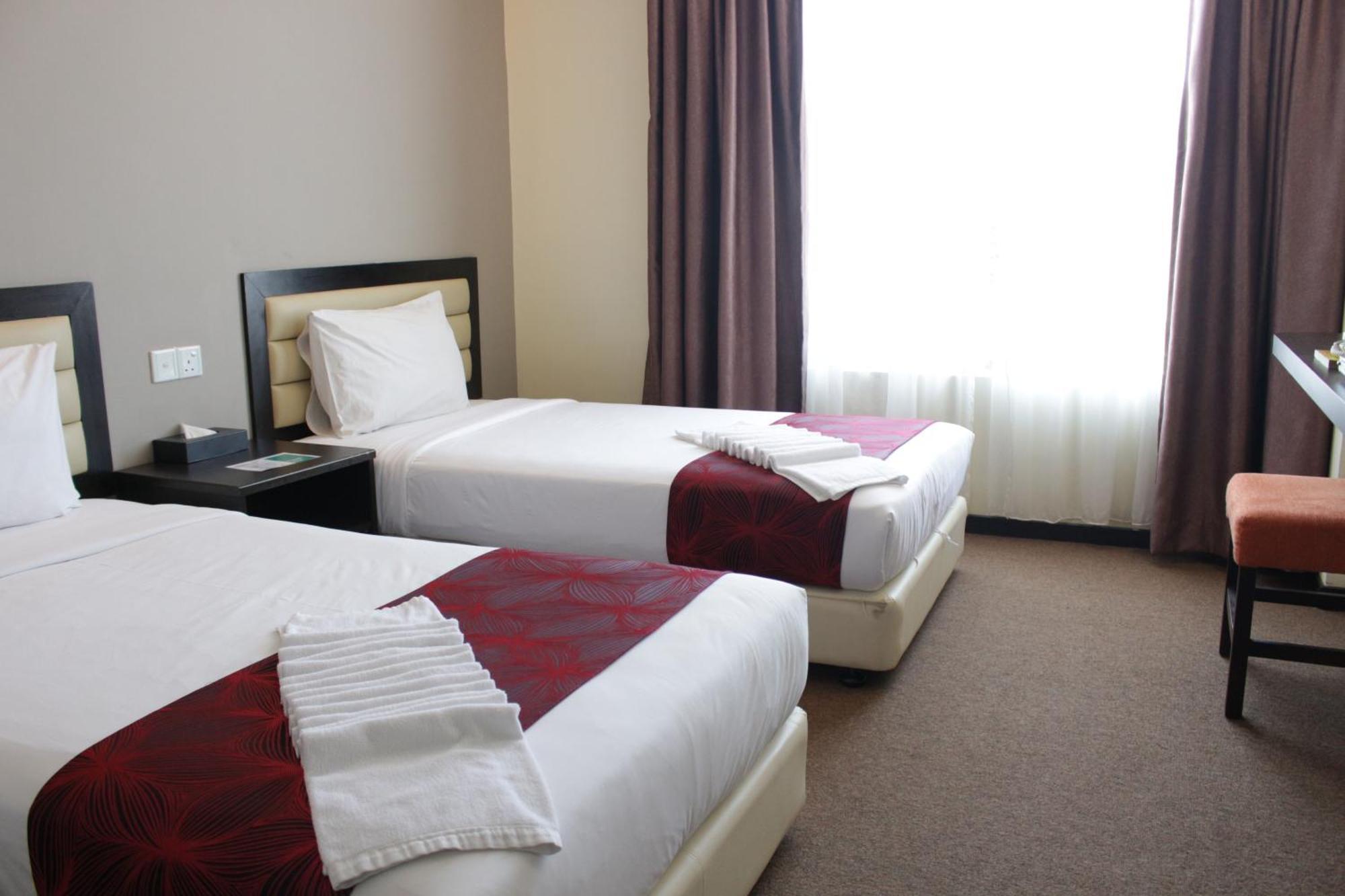 Paradise Spa Hotel Петалинг Джая Екстериор снимка