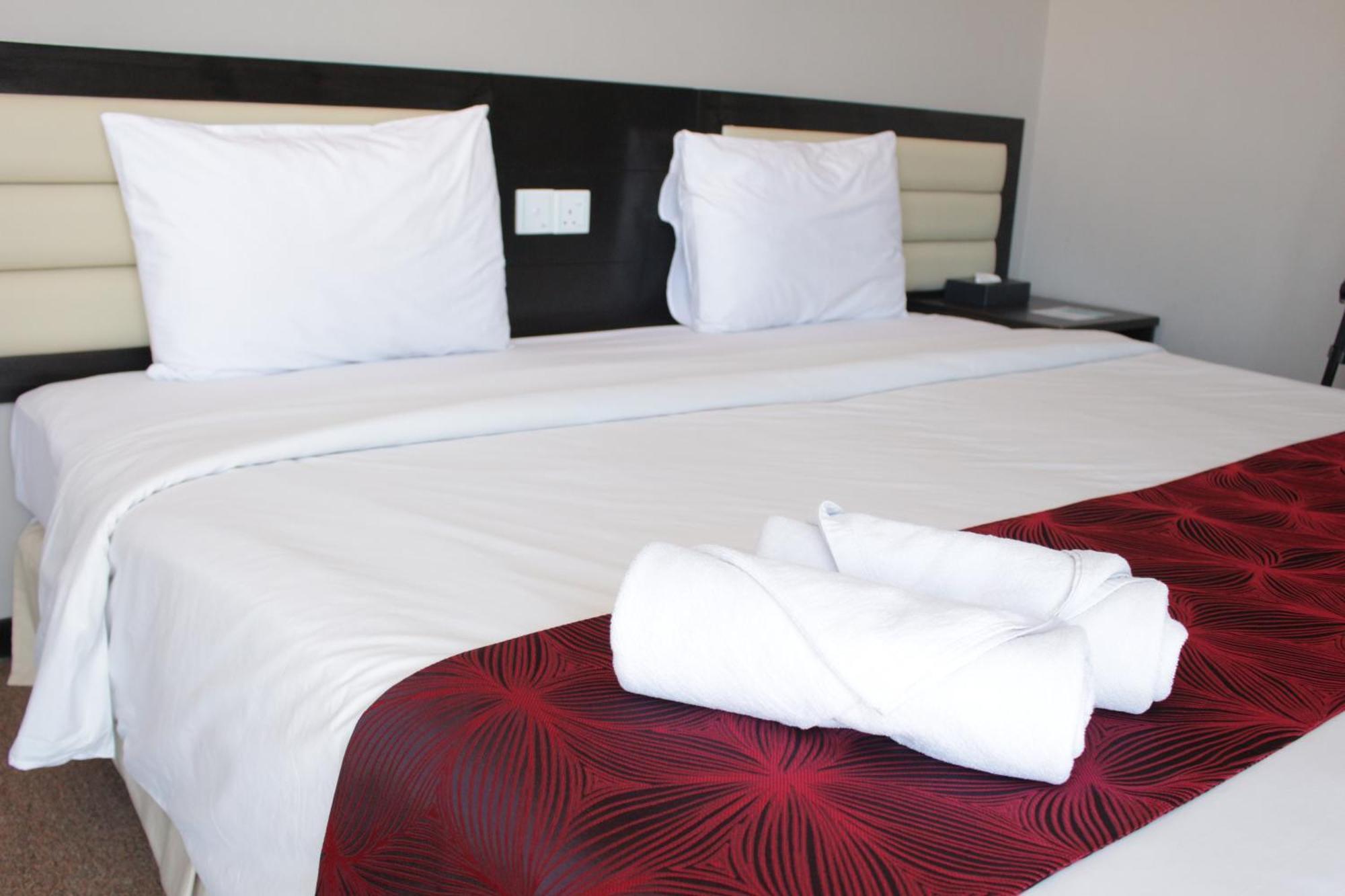 Paradise Spa Hotel Петалинг Джая Екстериор снимка